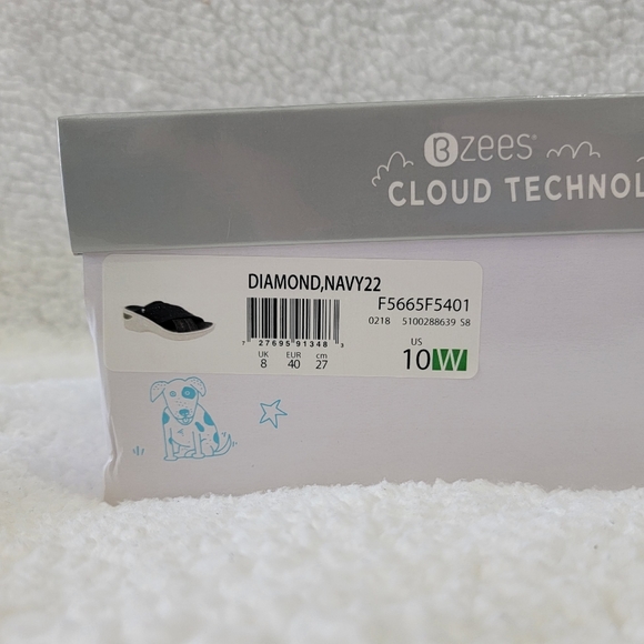 BZees Diamond X Navy stripe sandals Brand New in box 10 Wide - Picture 8 of 9